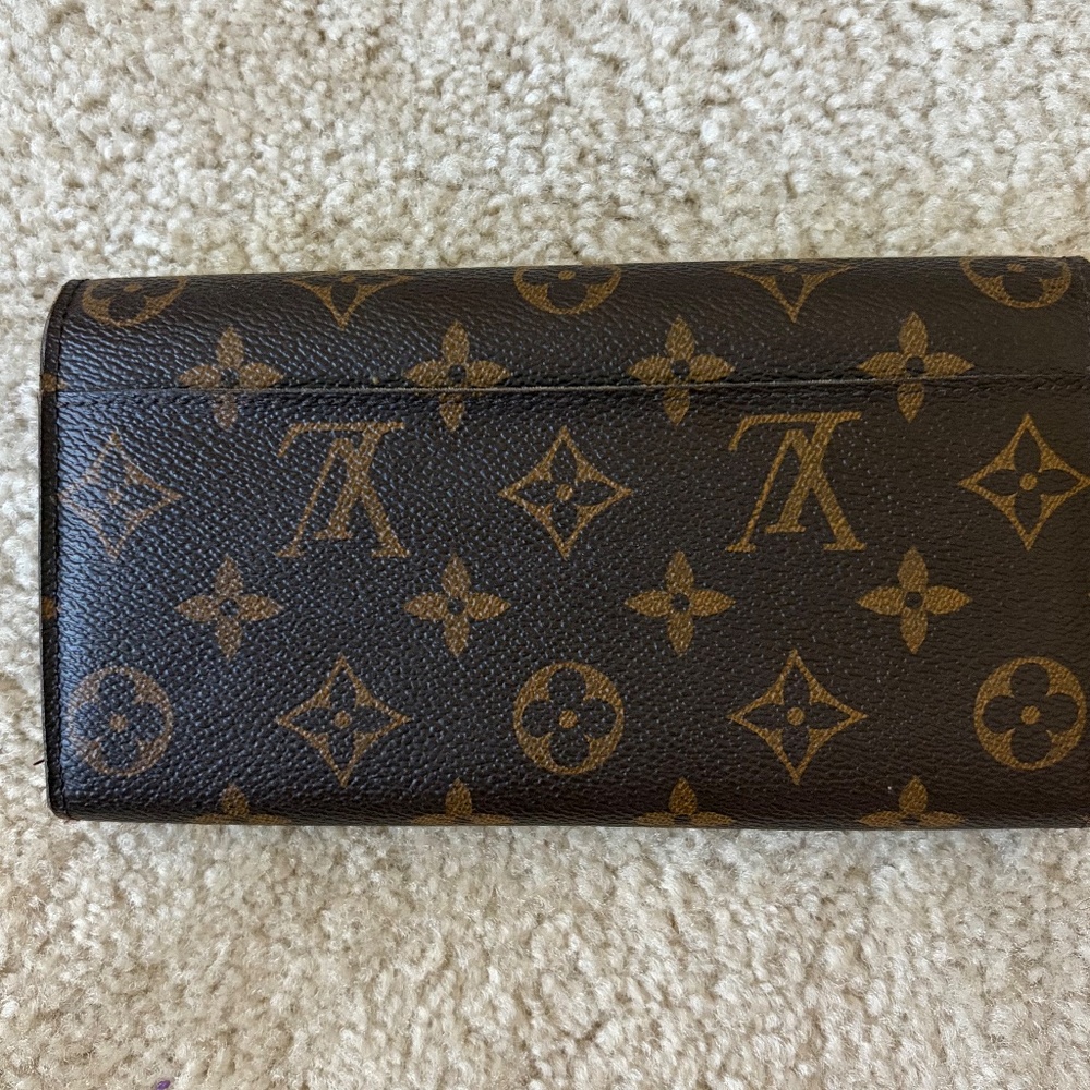 Louis Vuitton Wallet - Picture 2 of 9